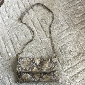 Kelly Wynne Crossbody Purse